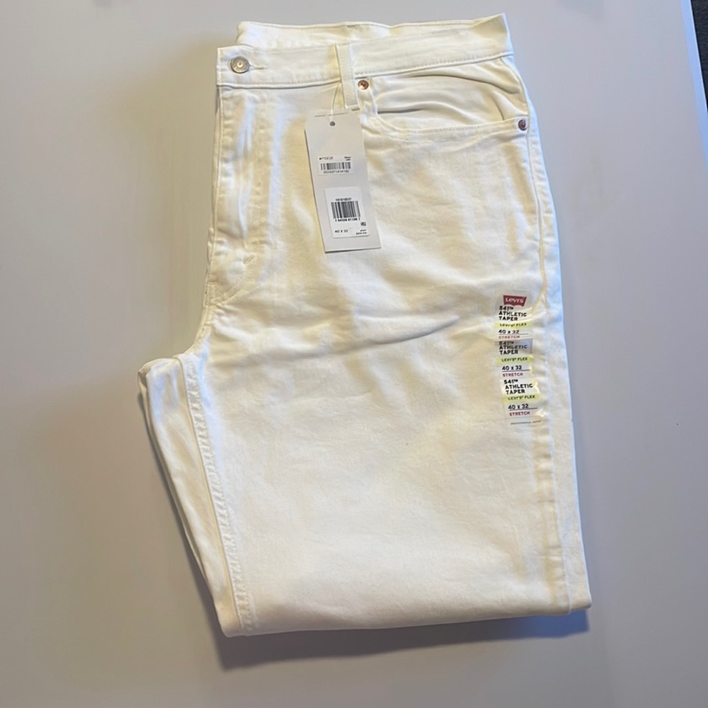 Men’s white Levi jeans.